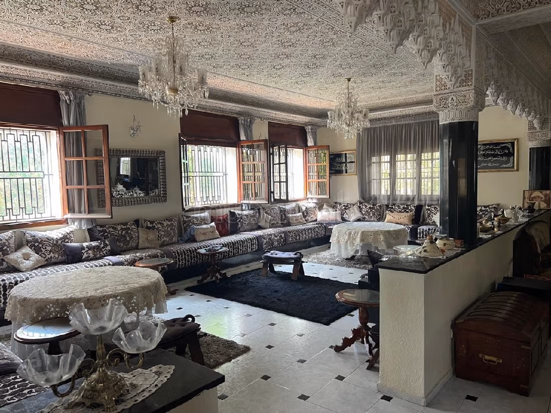 Suntuosa villa en venta en CIL (Hay Salam). Gran superficie 476 m². Hermosa terraza y jardín. 
