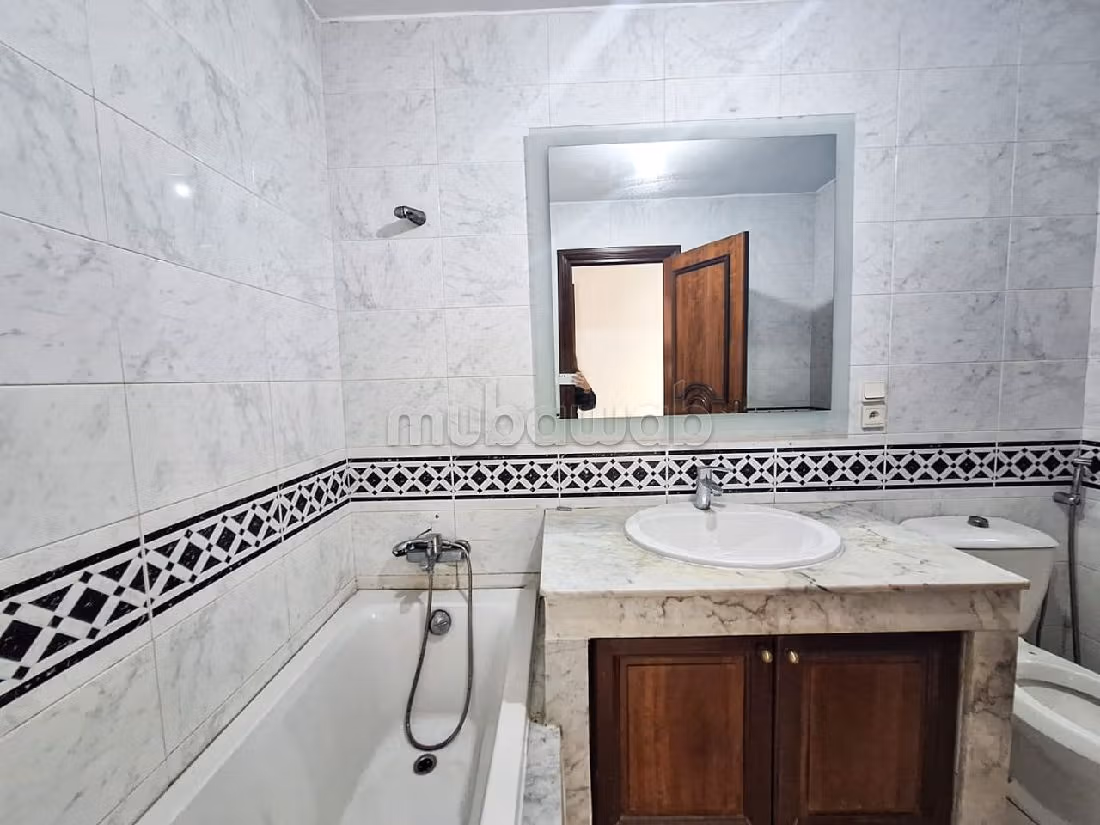 Koopappartementen in Maârif Extension. 6 Ruimtes. Lift en garage