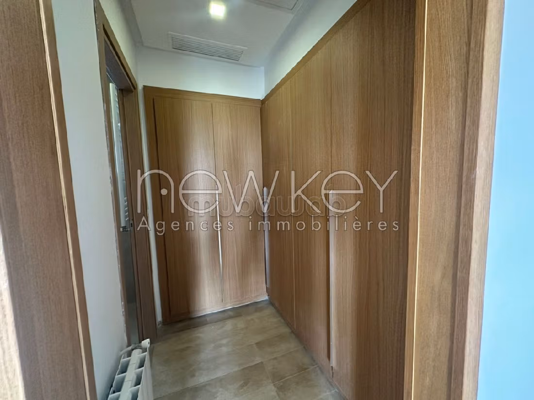 Sale of a lovely apartment in Les Jardins de Carthage. Area 183 m². Parking spaces and terrace. 