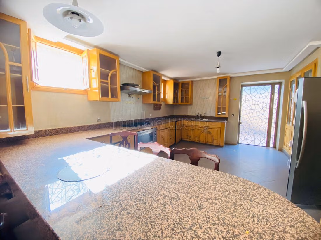 Piso en venta en Riad Al Atlas. Superficie de 602 m². Bien decorado. 