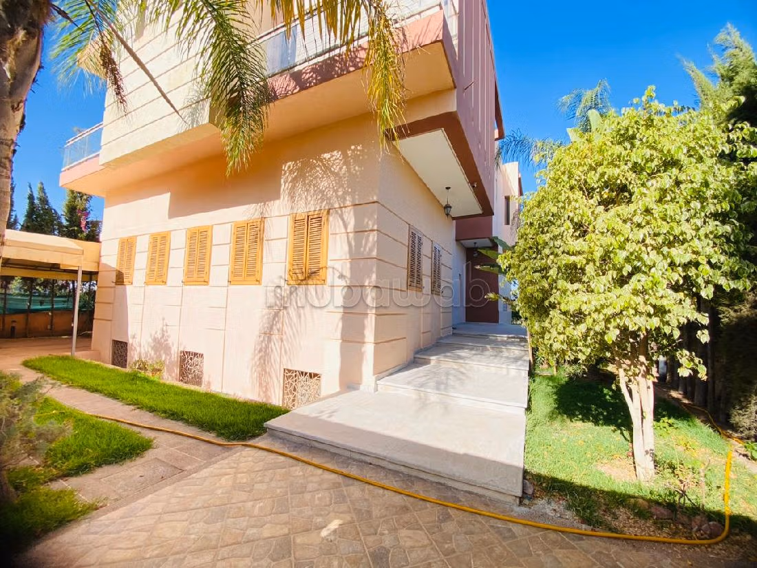 Piso en venta en Riad Al Atlas. Superficie de 602 m². Bien decorado. 