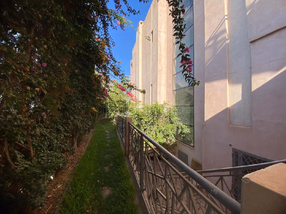 Piso en venta en Riad Al Atlas. Superficie de 602 m². Bien decorado. 