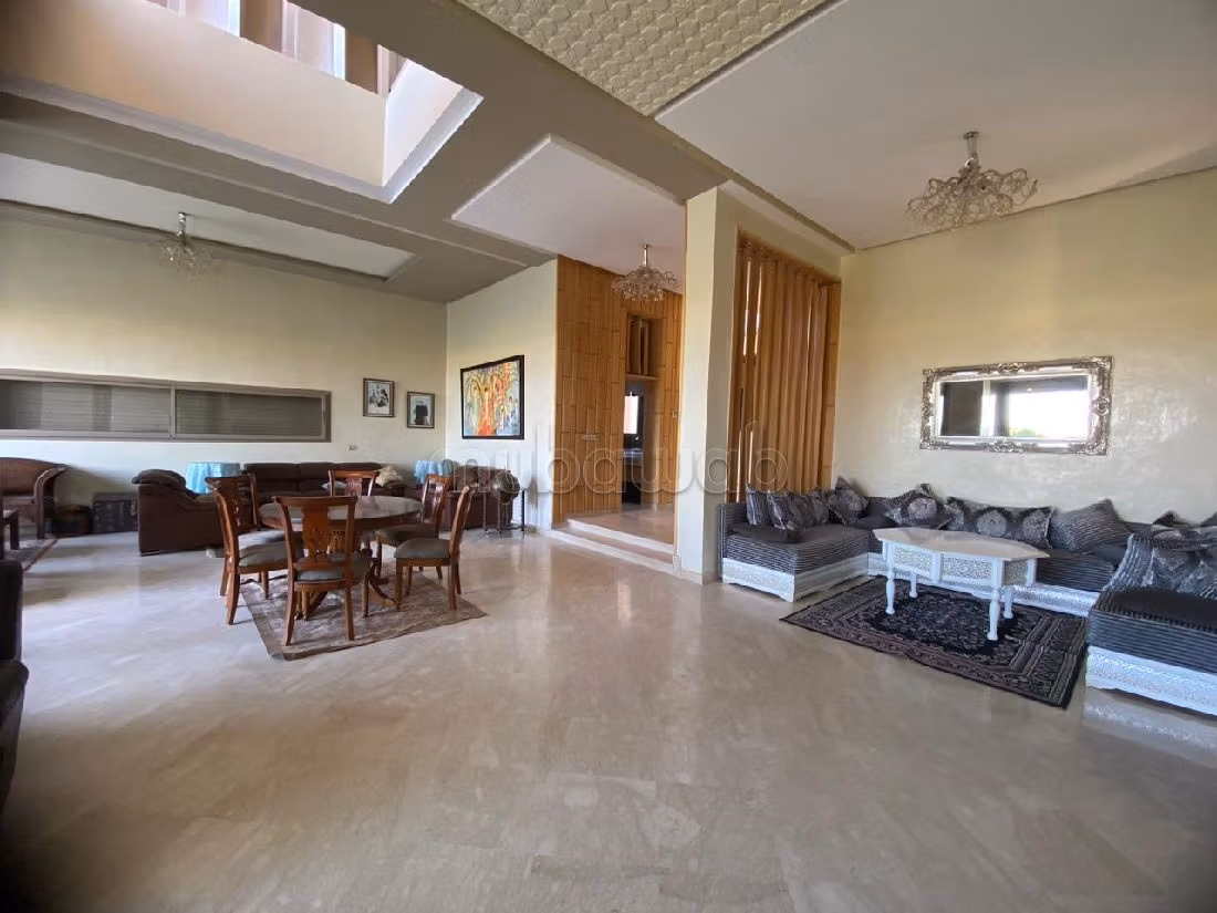 Piso en venta en Riad Al Atlas. Superficie de 602 m². Bien decorado. 
