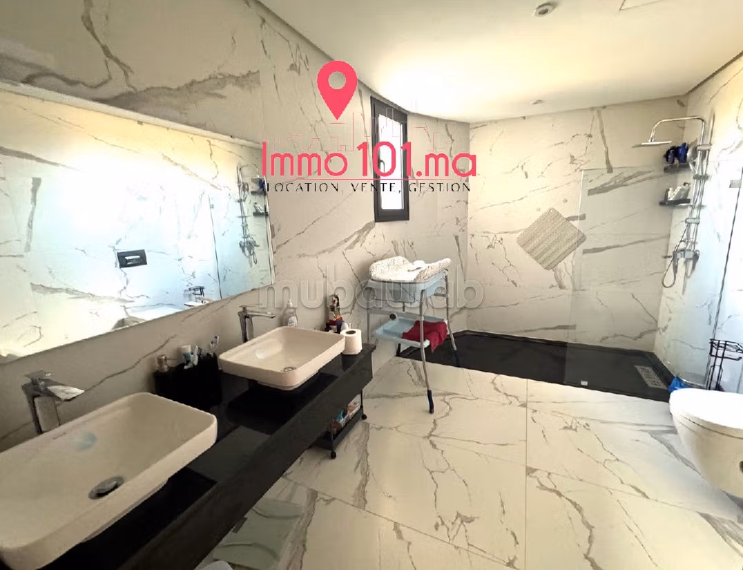 Casa de lujo en venta. 7 habitaciones confortables. Chimenea, piscina