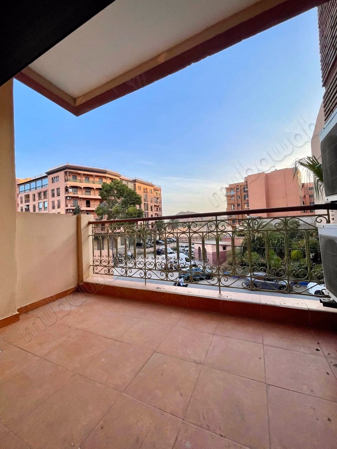 Spacieux App vide avec balcon