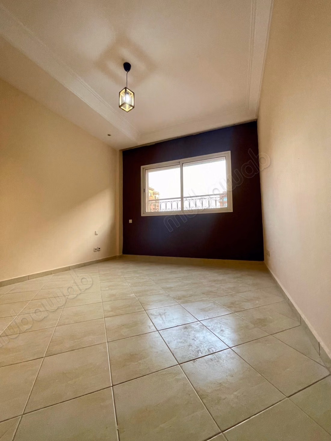 Spacieux App vide avec balcon