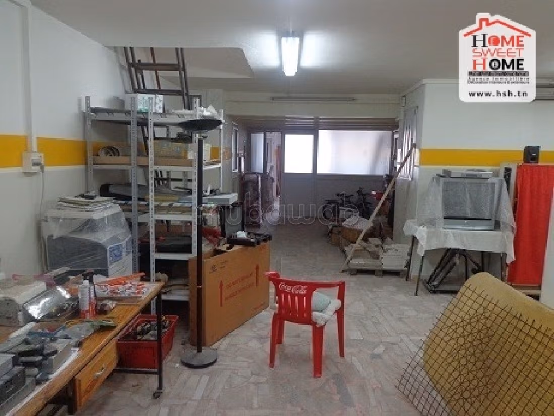 منزل جميل جدا للبيع ب باب بحر. 10 غرف. موقف للسيارات وحديقة. 