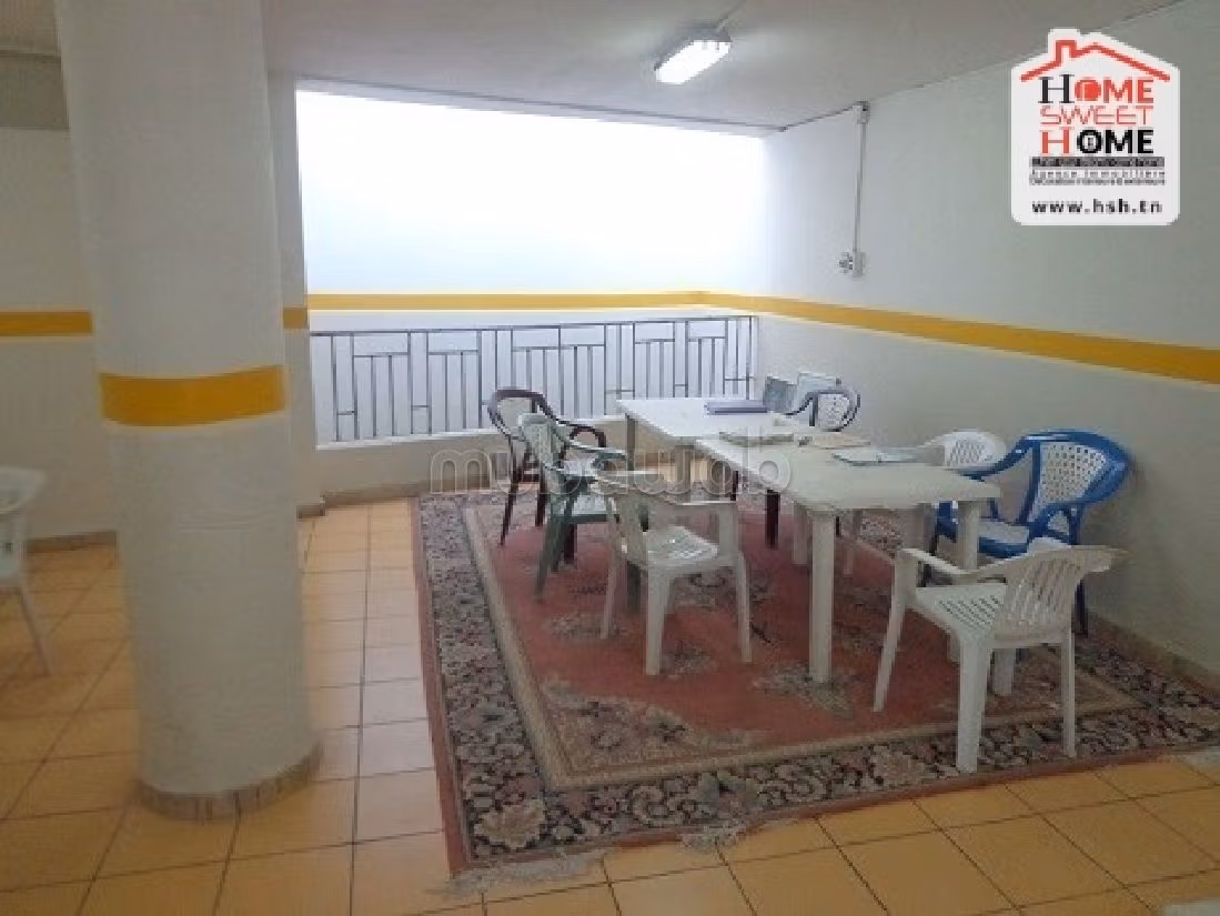 منزل جميل جدا للبيع ب باب بحر. 10 غرف. موقف للسيارات وحديقة. 