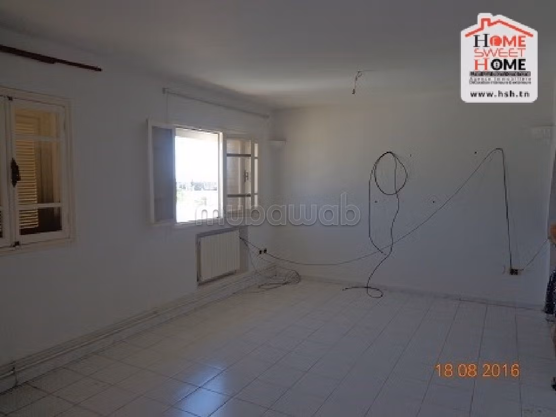 منزل جميل جدا للبيع ب باب بحر. 10 غرف. موقف للسيارات وحديقة. 