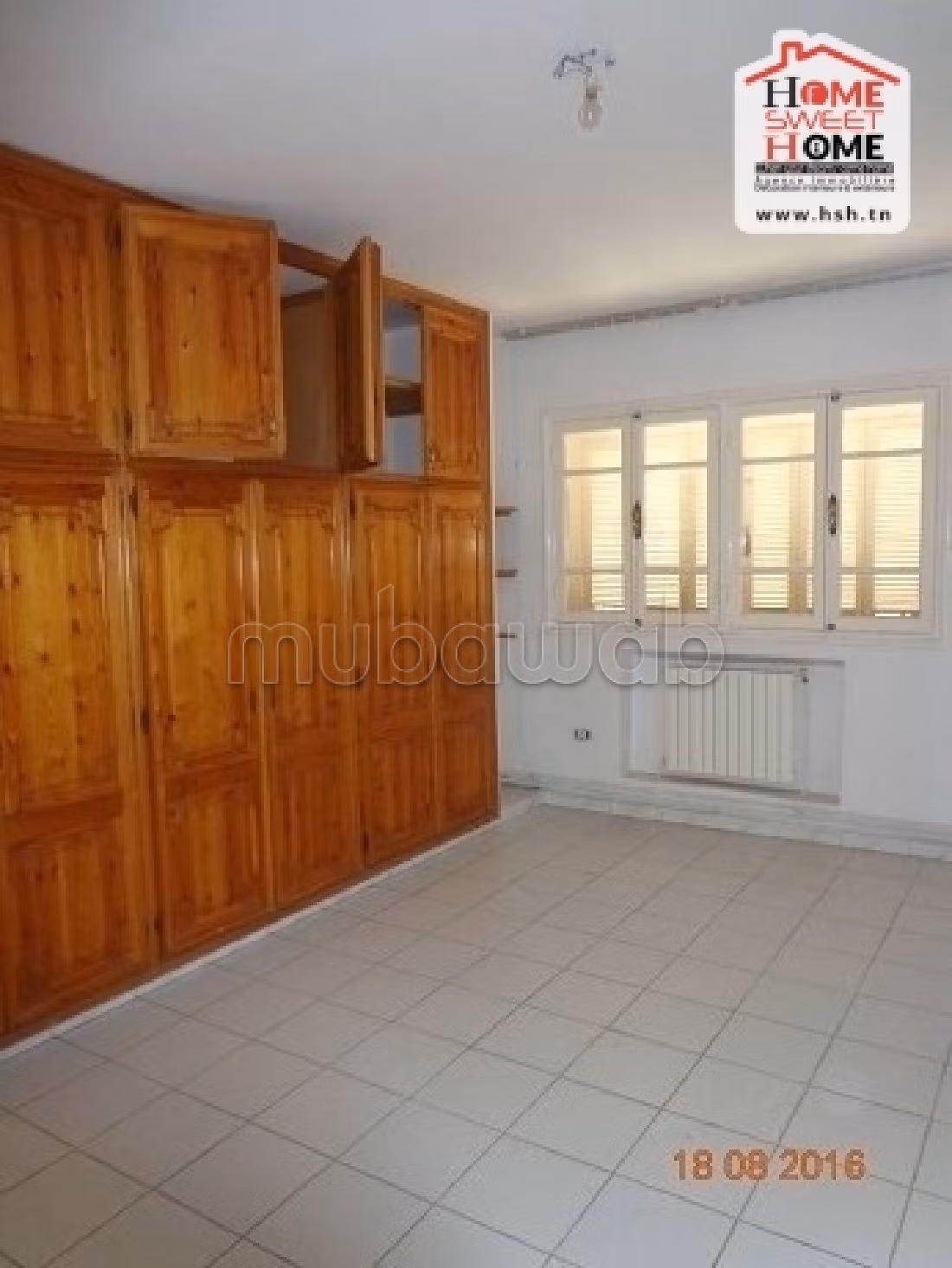 منزل جميل جدا للبيع ب باب بحر. 10 غرف. موقف للسيارات وحديقة. 