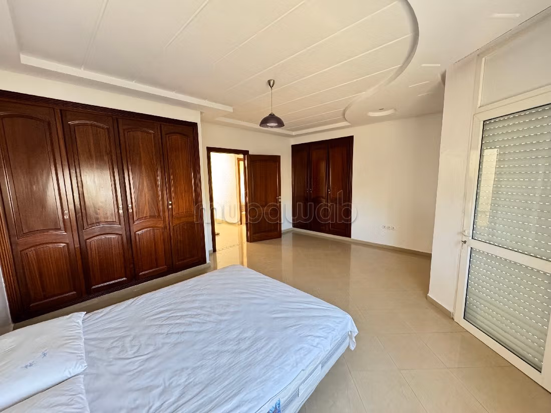 Villa's en luxe woningen huren in Ain Diab. 7 Ruimtes. Garage en terras. 