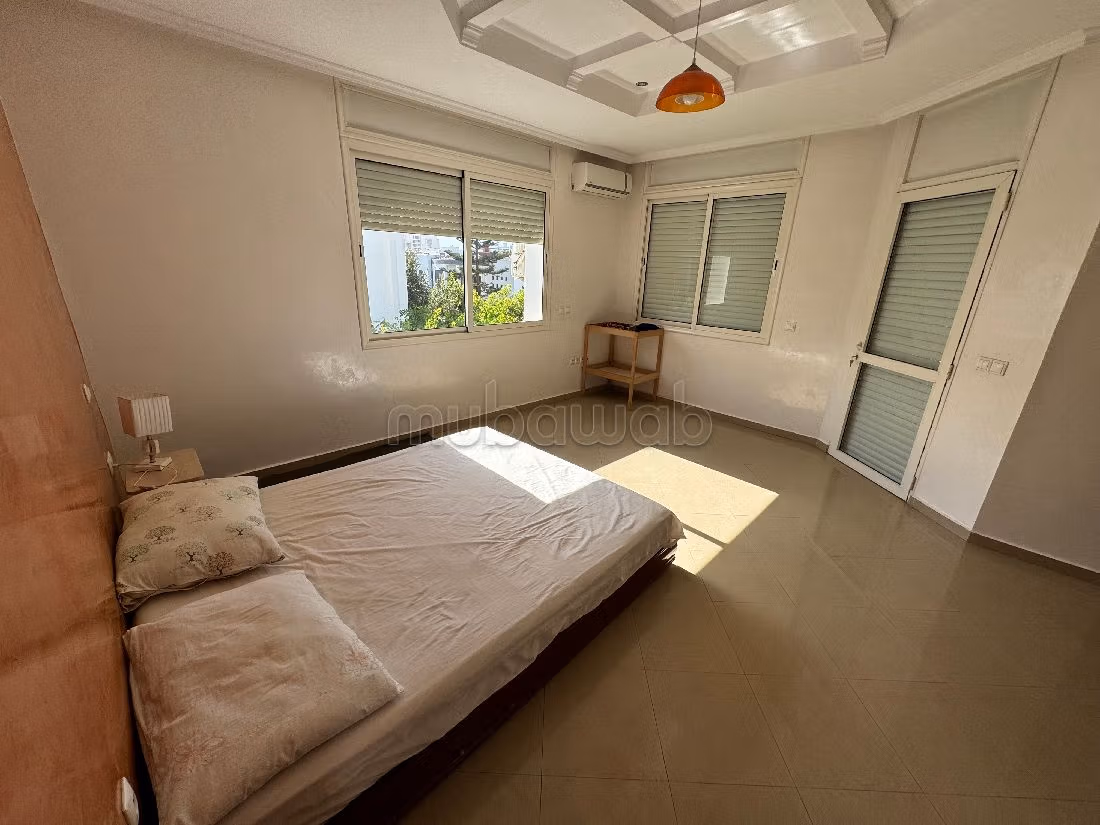 Villa's en luxe woningen huren in Ain Diab. 7 Ruimtes. Garage en terras. 