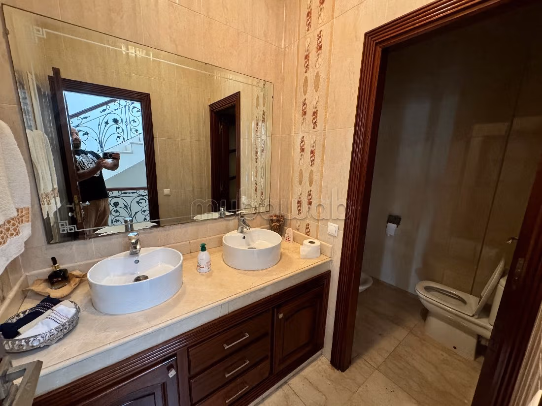 Villa's en luxe woningen huren in Ain Diab. 7 Ruimtes. Garage en terras. 
