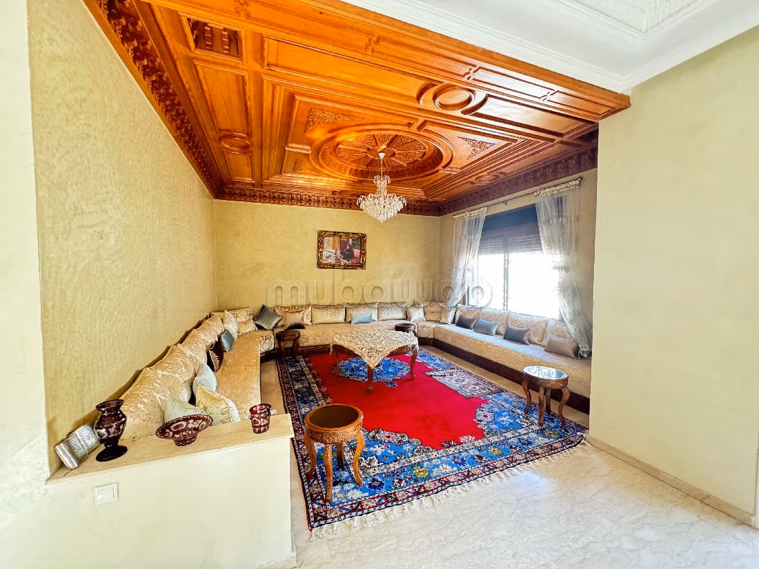 Villa's en luxe woningen huren in Ain Diab. 7 Ruimtes. Garage en terras. 