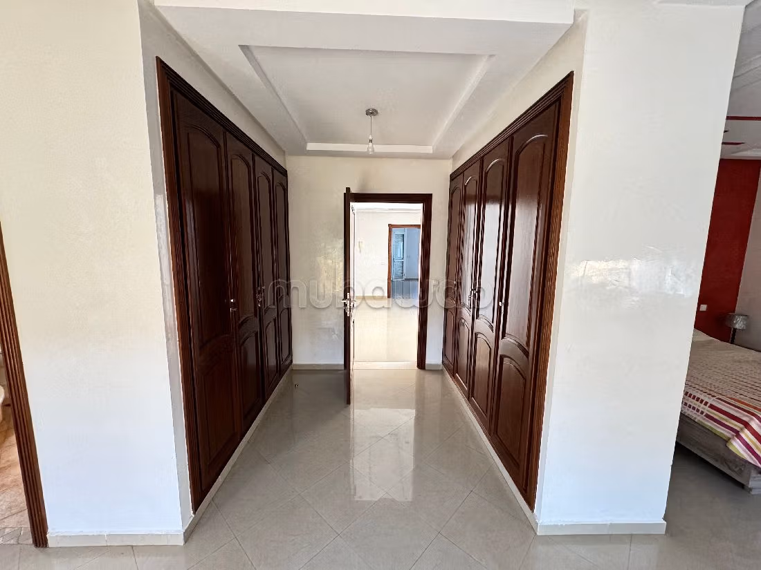 Villa's en luxe woningen huren in Ain Diab. 7 Ruimtes. Garage en terras. 