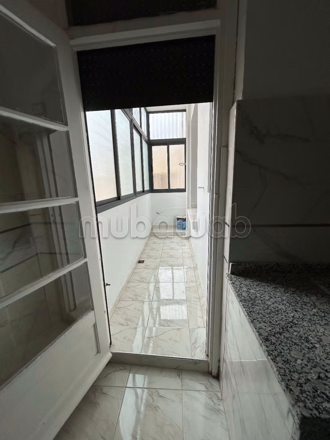 شقة رائعة للبيع ببلفدير. 4 قطع مريحة. مصعد متوفر