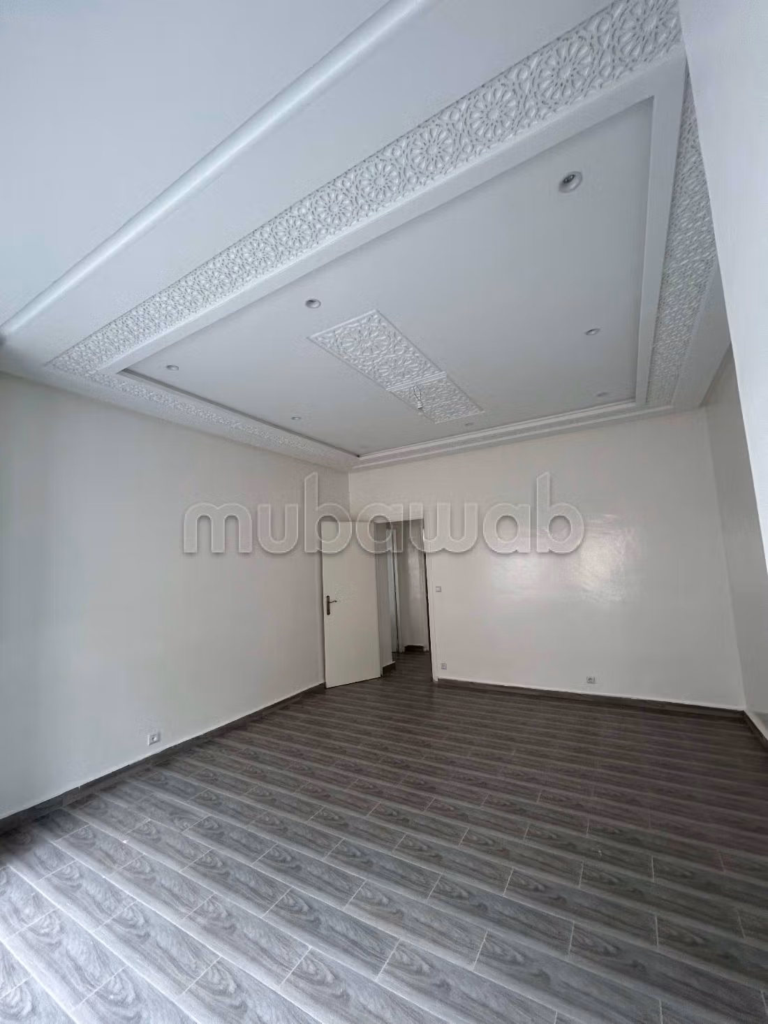 شقة رائعة للبيع ببلفدير. 4 قطع مريحة. مصعد متوفر