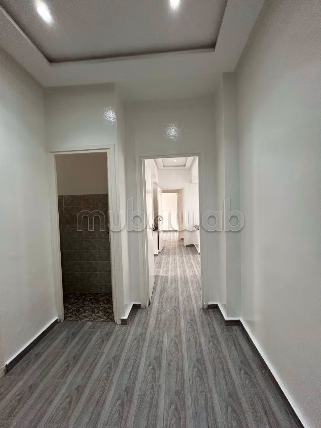 شقة رائعة للبيع ببلفدير. 4 قطع مريحة. مصعد متوفر