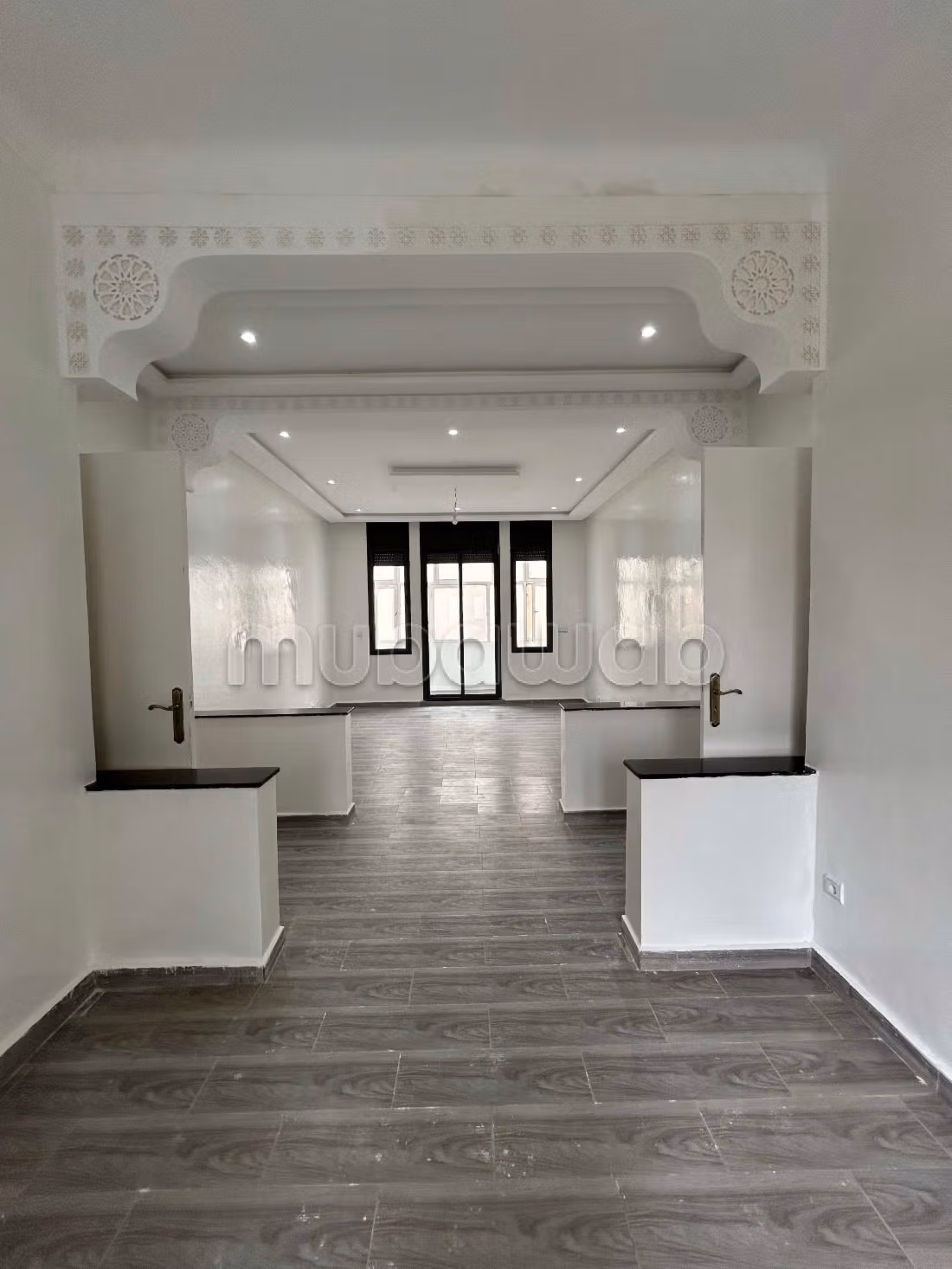 شقة رائعة للبيع ببلفدير. 4 قطع مريحة. مصعد متوفر