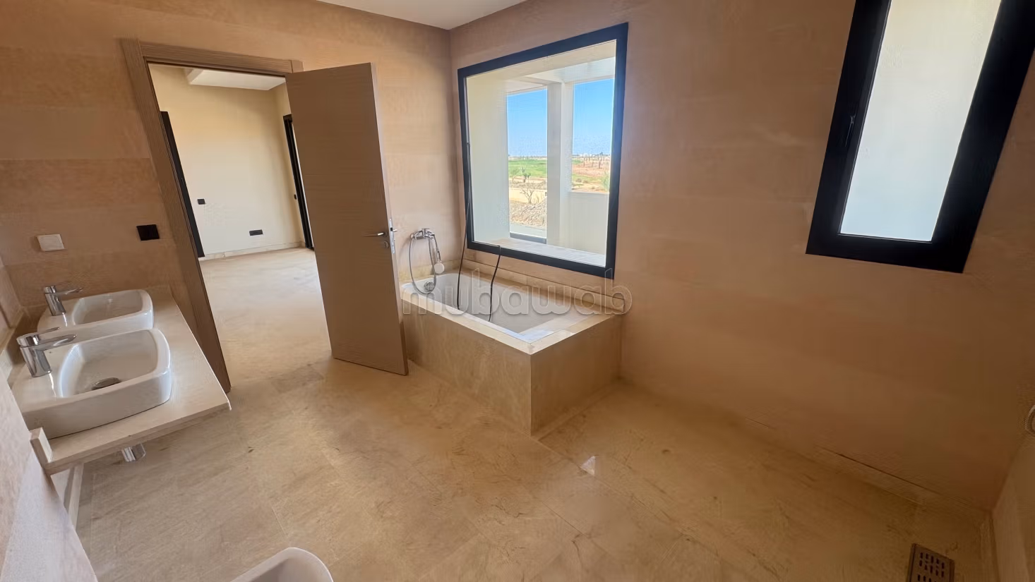 Plusieurs villas front golf à vendre piscine privatives