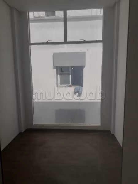 Commercieel vastgoed beschikbaar in Centre. Totale oppervlakte 12 m². 
