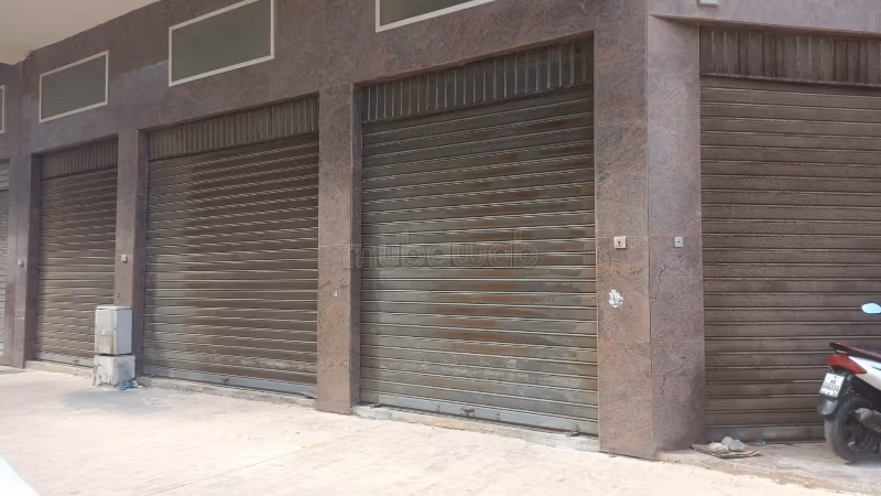 Oficinas y locales comerciales en venta en Medina. Gran superficie 280 m²