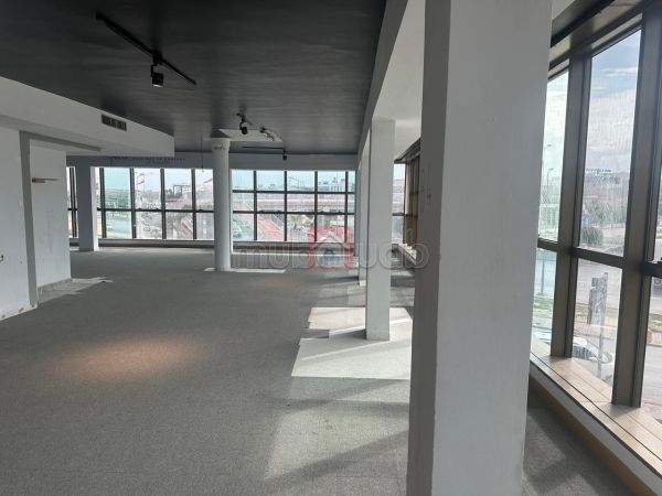 Offices for rent. Surface area 283 m². Lift. 