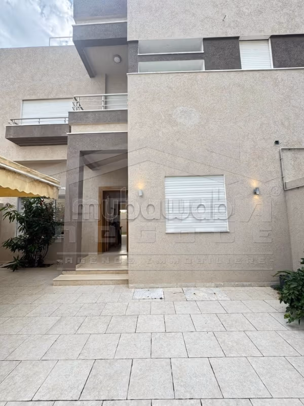 شقة للكراء ب سكرة. 3 غرف ممتازة. خدمات الكونسياج ، و تكييف الهواء. 