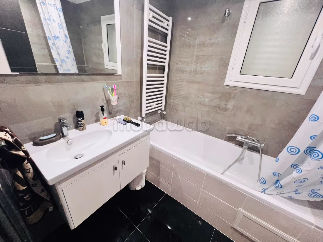 Fabulous apartment for sale in Hammamet Nord. 4 beautiful rooms. caretaker and air conditioning. 