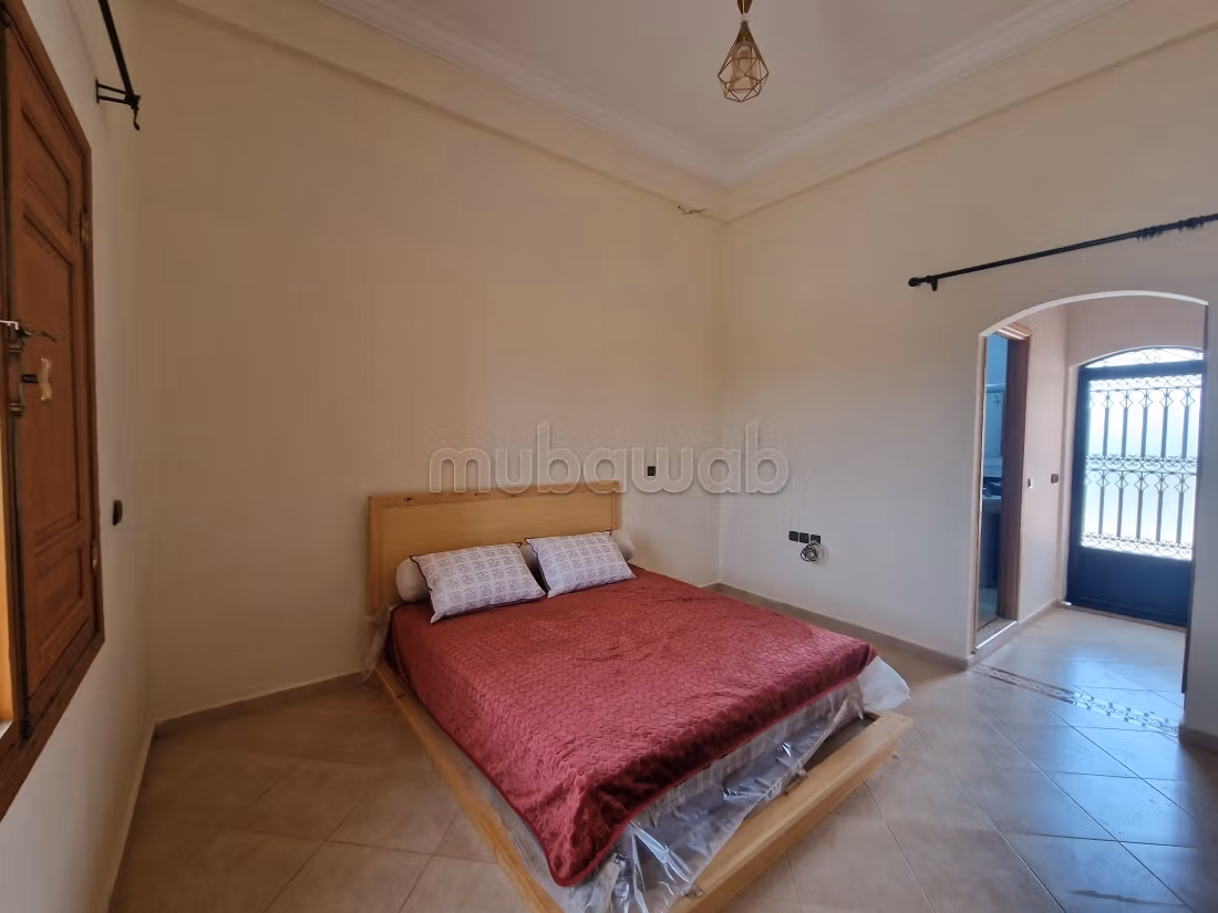 Empty country villa with pool 16km from downtown
