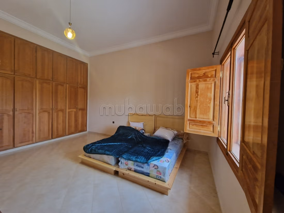 Empty country villa with pool 16km from downtown