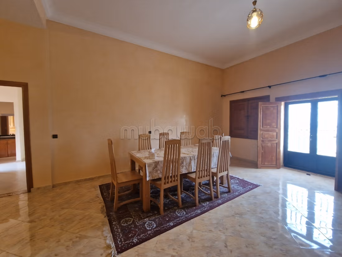 Empty country villa with pool 16km from downtown