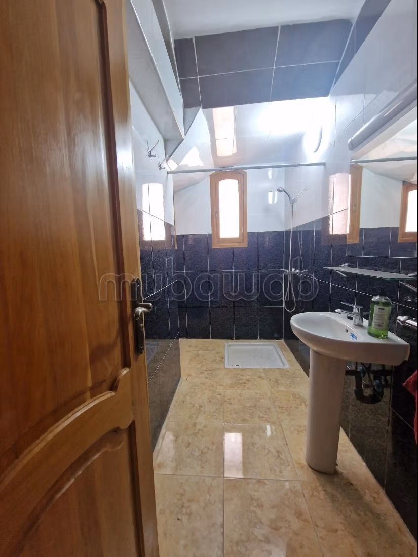 Empty country villa with pool 16km from downtown
