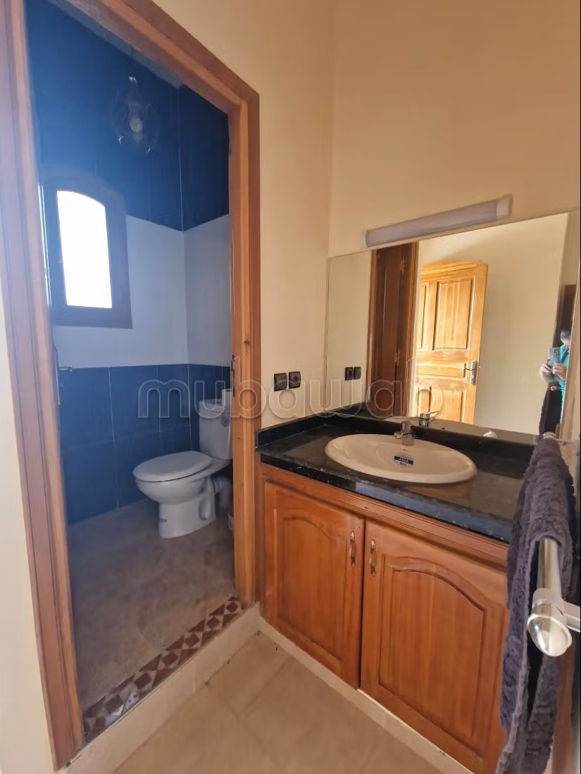 Empty country villa with pool 16km from downtown
