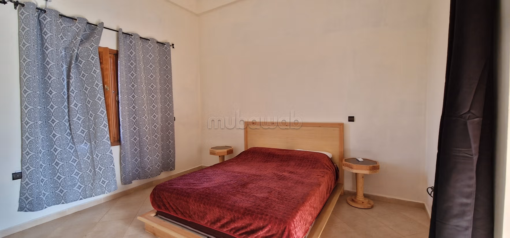 Empty country villa with pool 16km from downtown