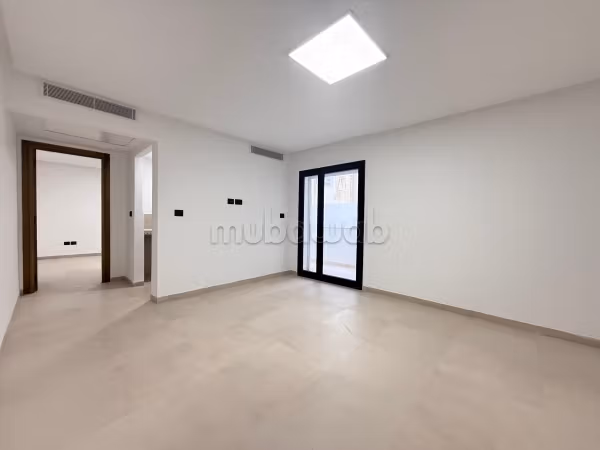 Ufficio disponibile in vendita a Sahloul. Superficie 60 m². Con ascensore e terrazzo