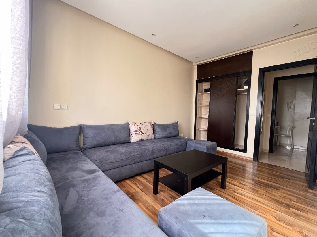 Nu huren: appartementen. Oppervlakte 100 m². Volledig gemeubileerd
