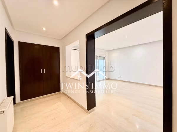 Appartamento in affitto a Sidi Daoued. Superficie di 120 m². Servizio di concierge e aria condizionata. 