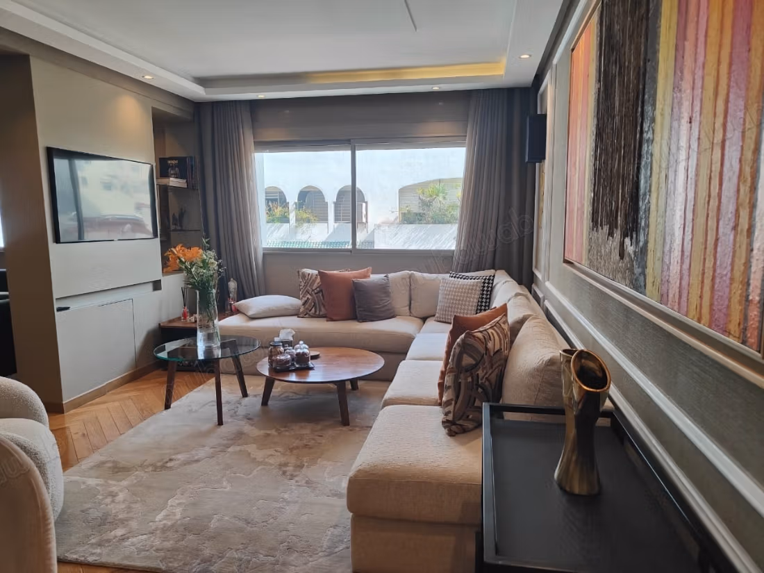 Piso en venta en Racine. Area 193 m². Servicio de chimenea y conserjería