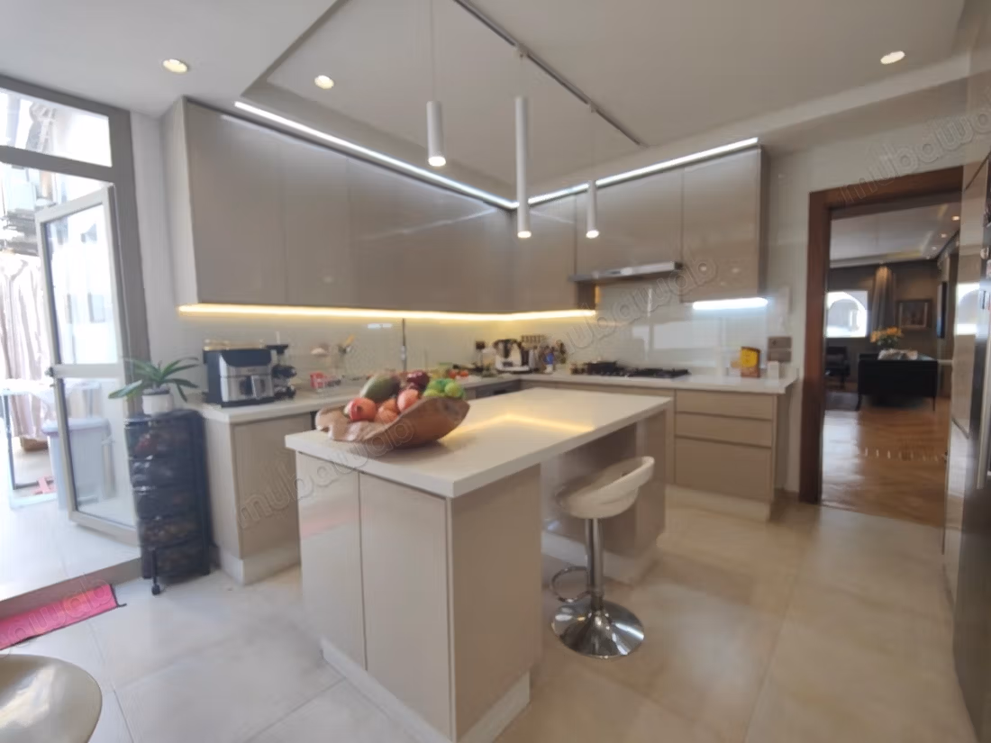 Piso en venta en Racine. Area 193 m². Servicio de chimenea y conserjería