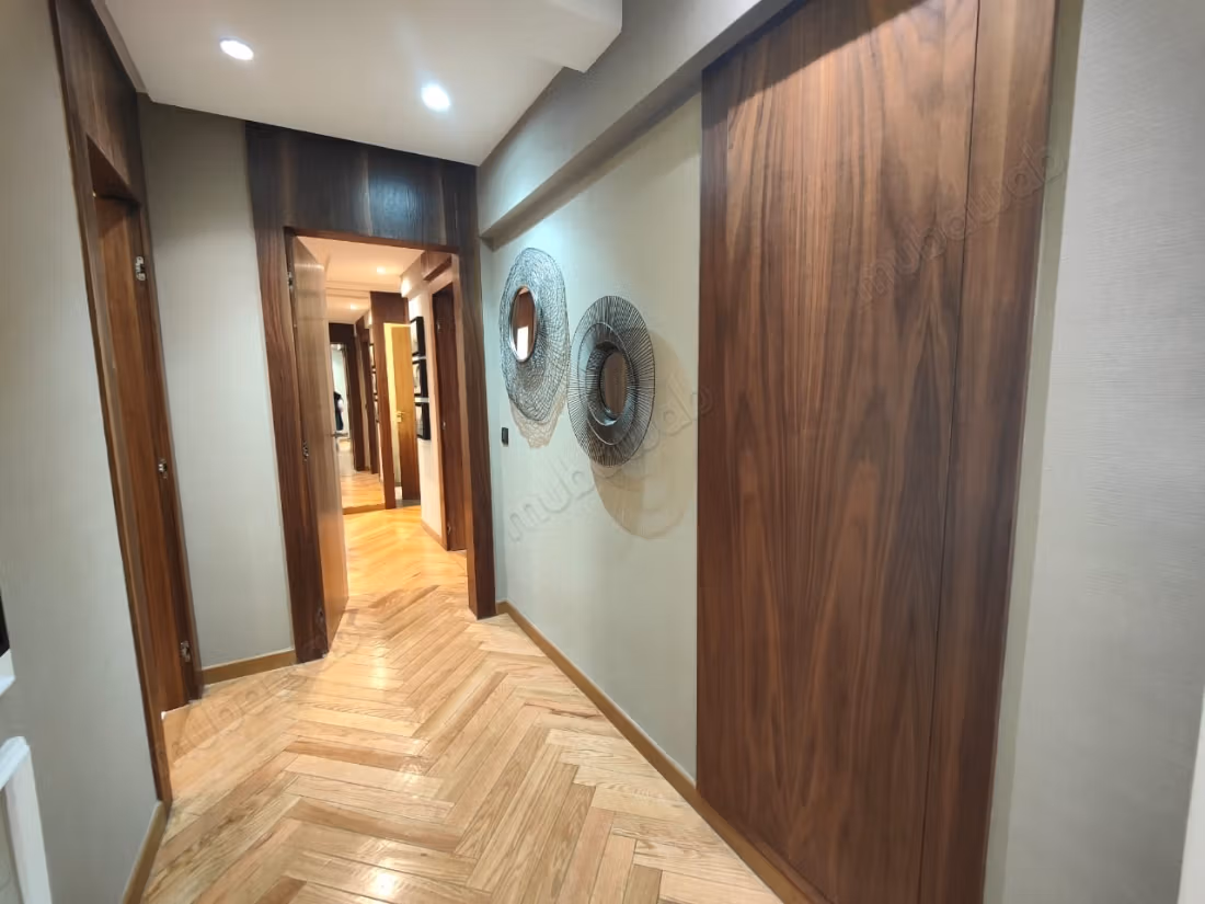Piso en venta en Racine. Area 193 m². Servicio de chimenea y conserjería