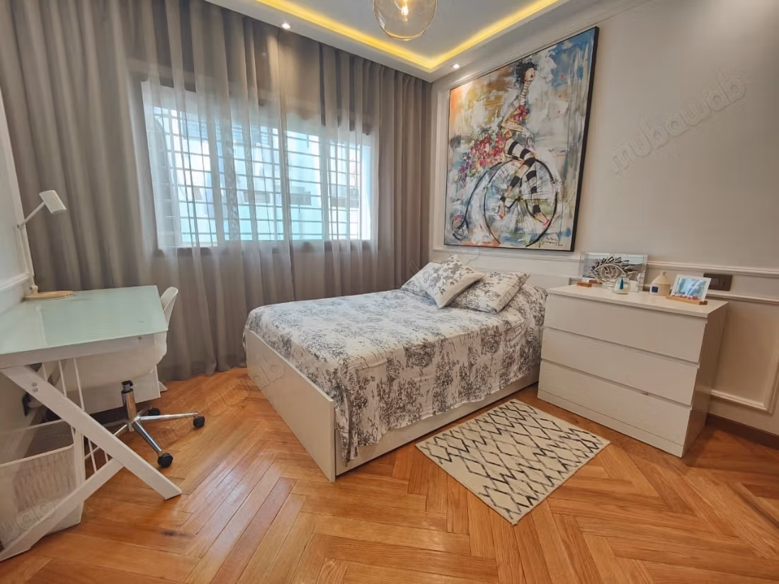 Piso en venta en Racine. Area 193 m². Servicio de chimenea y conserjería