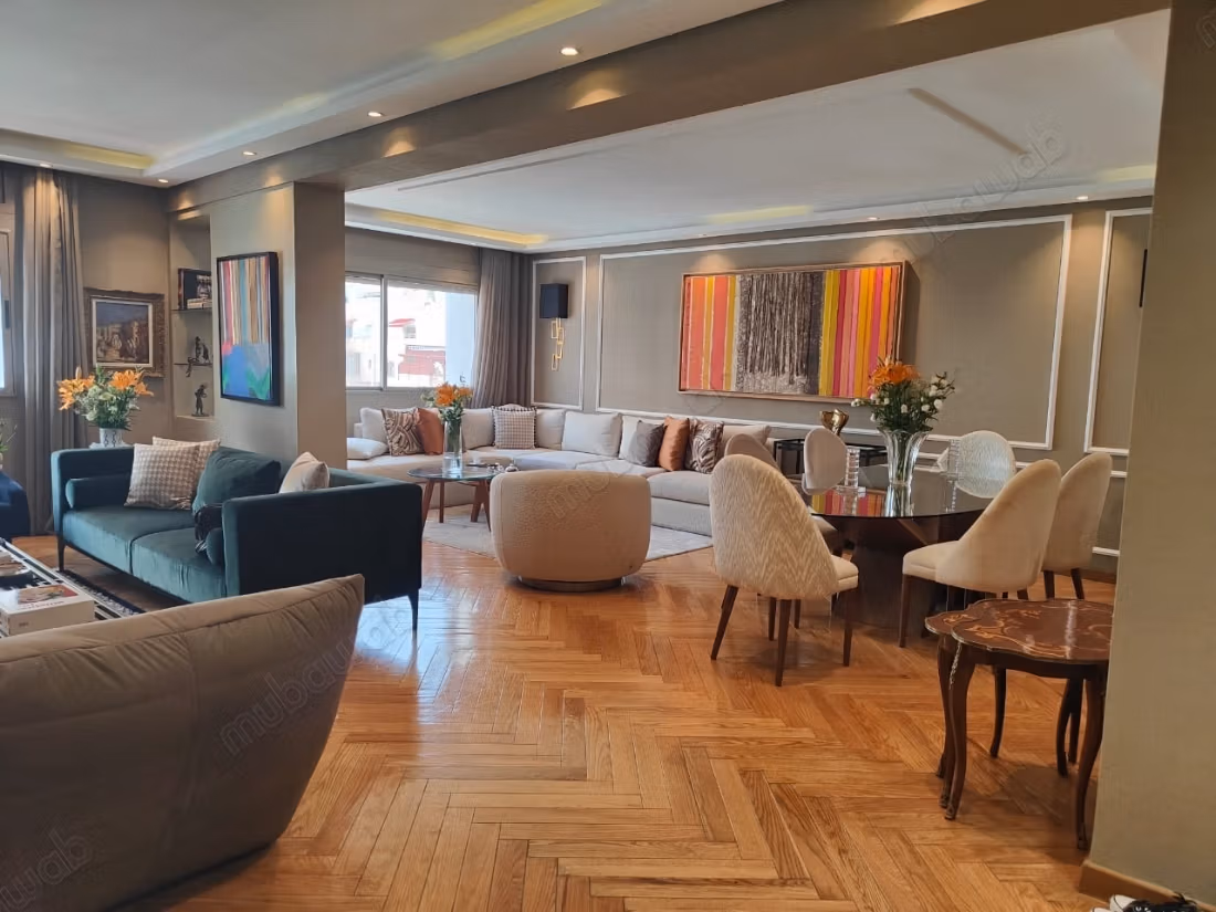 Piso en venta en Racine. Area 193 m². Servicio de chimenea y conserjería