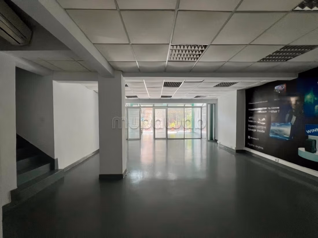 Offices & shops to rent in Lusitania. Surface area 140 m². Air conditioned