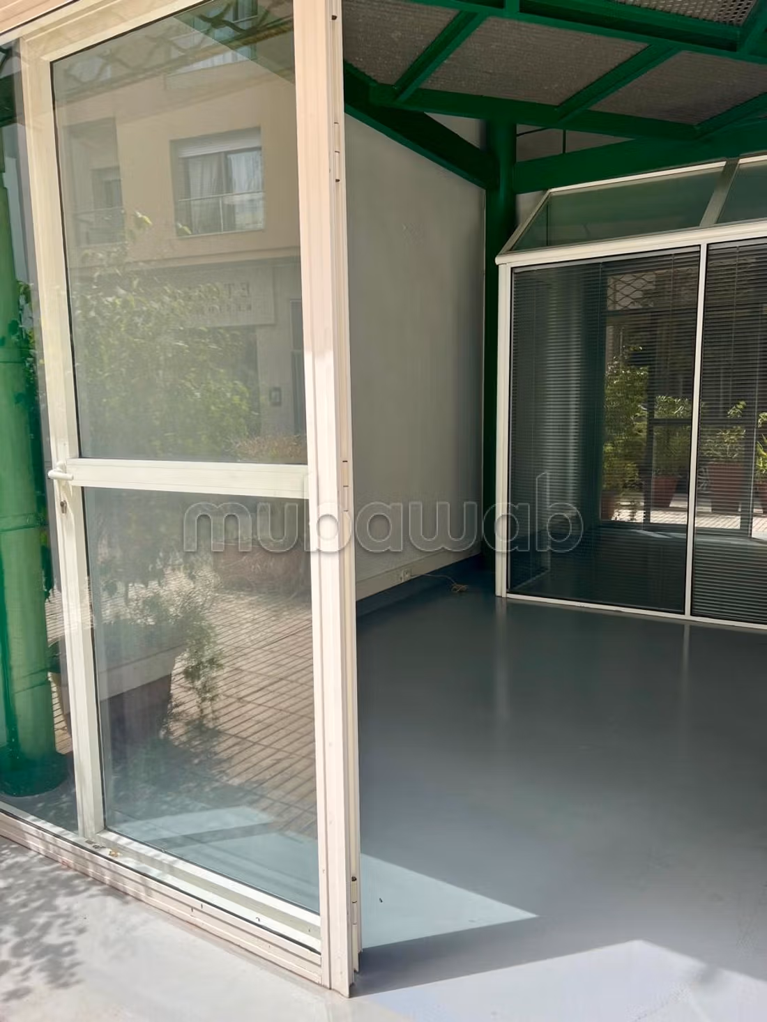 Offices & shops to rent in Lusitania. Surface area 140 m². Air conditioned