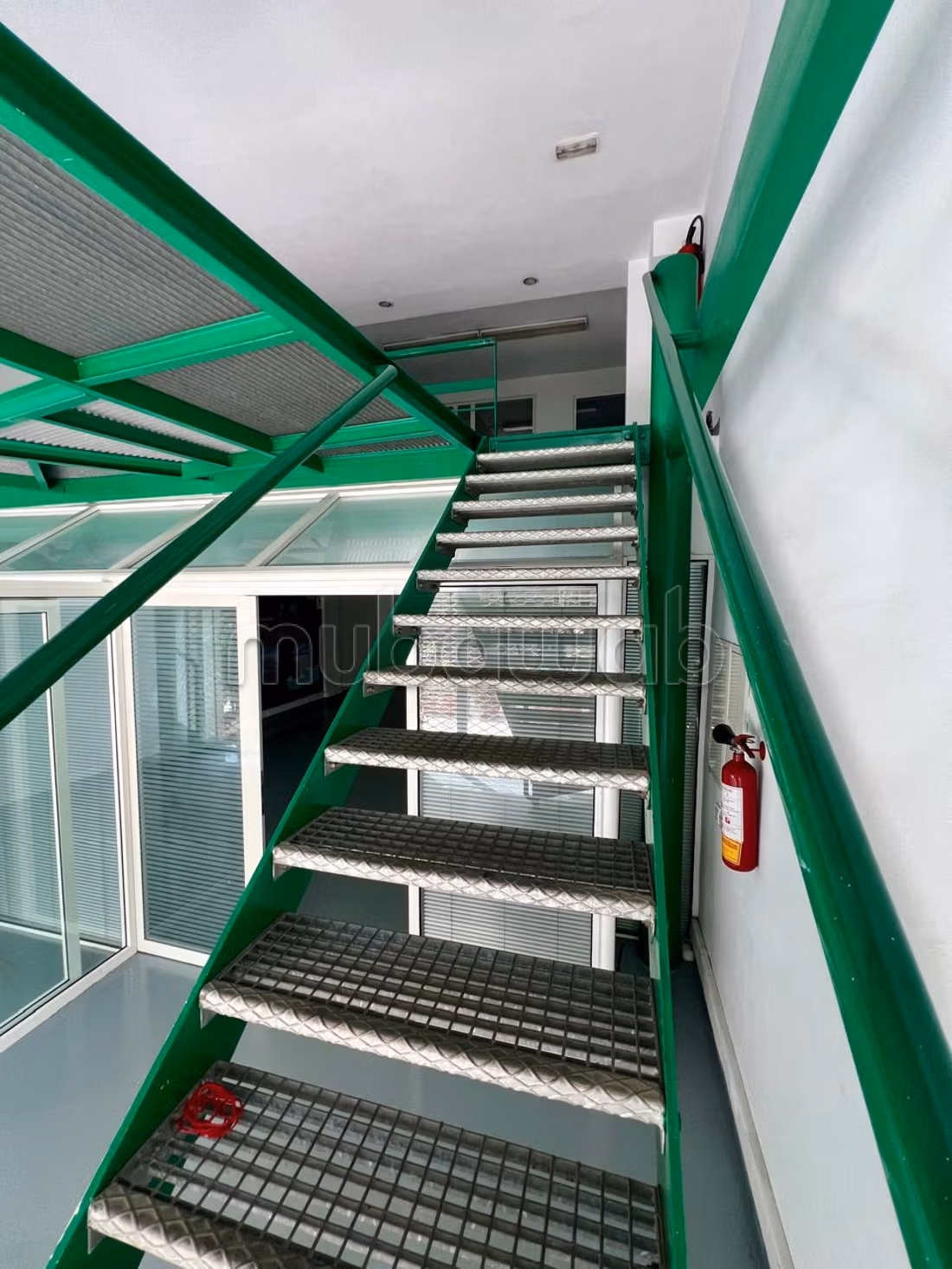 Offices & shops to rent in Lusitania. Surface area 140 m². Air conditioned