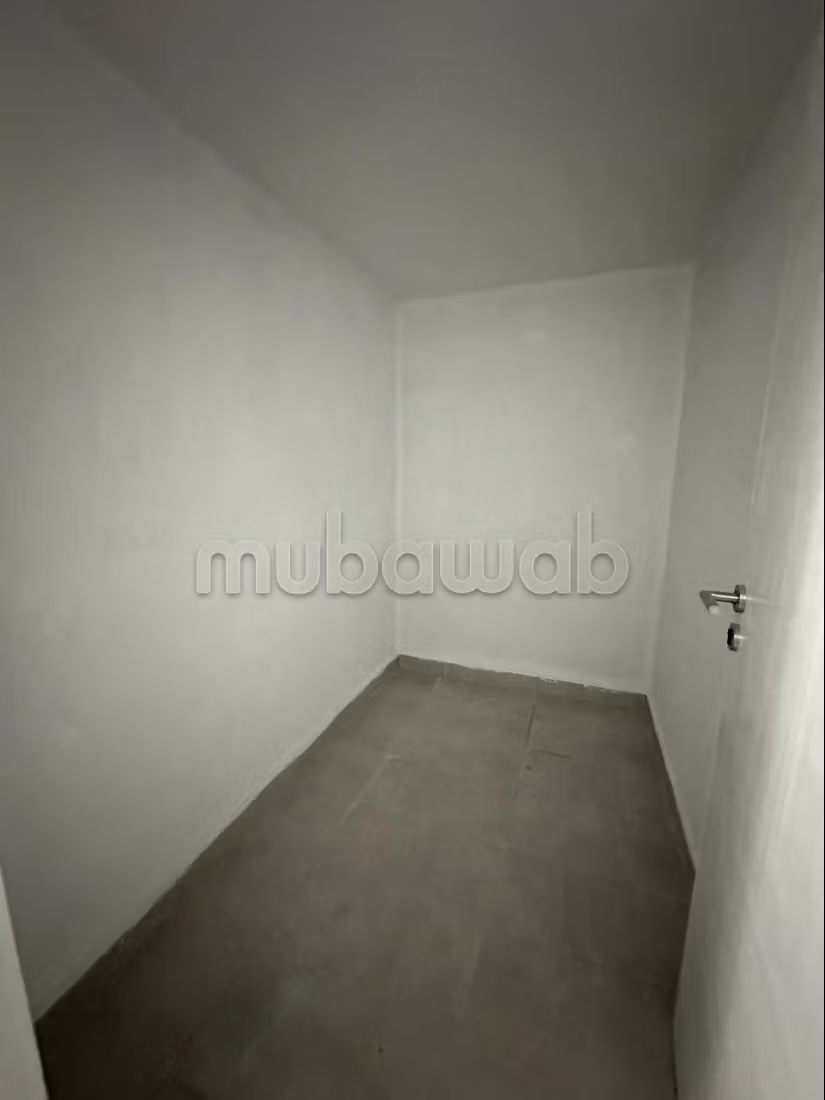 Rent an apartment in Les princesses. Total area 55 m². Storage unit