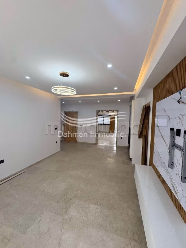 Bellissima casa in vendita. 3 camere da letto. Servizio di concierge e piscina