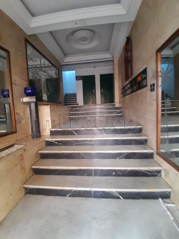 Affitto di uno splendido appartamento a Maârif. Superficie totale 320 m². Ascensore e terrazzo