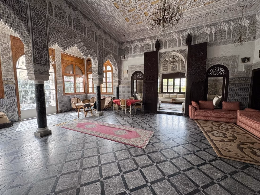 Se vende villa de lujo en Habbous. 10 habitaciones grandes. Hermosa terraza y jardín. 